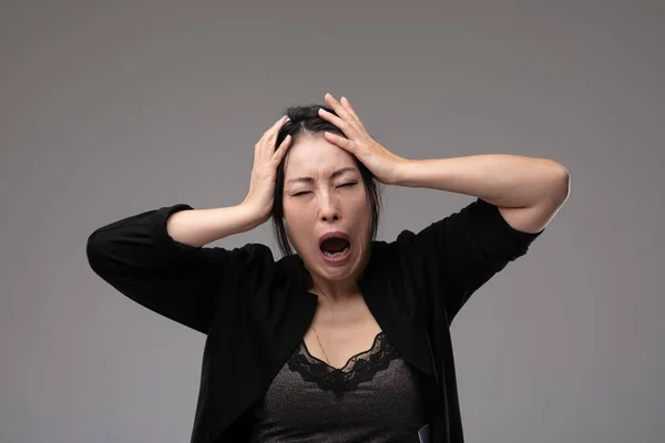 Woeful Asian Woman Holding Her Head Anguish She Cries Laments — Stock Photo, Image