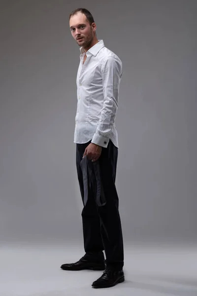 Hombre Barbudo Días Edad Vestido Con Elegancia Quita Corbata Para — Foto de Stock