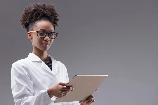 Confident Young Black Woman Wearing Glasses Standing White Lab Coat — Stock Photo, Image