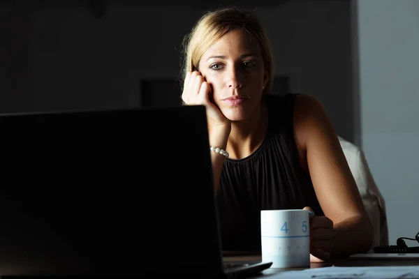 Businesswoman Working Overtime Shadowy Room Office Staring Screen Her Laptop — Stock Photo, Image