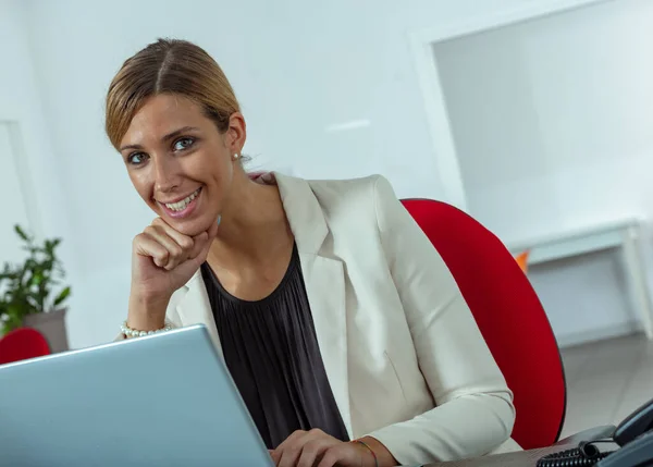 Happy Stylish Businesswoman Giving Camera Friendly Smile She Sits Working — Stock Photo, Image