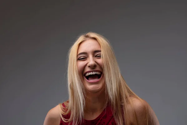 Carefree Vivacious Blond Woman Laughing Camera Enjoying Good Joke Close — Fotografia de Stock