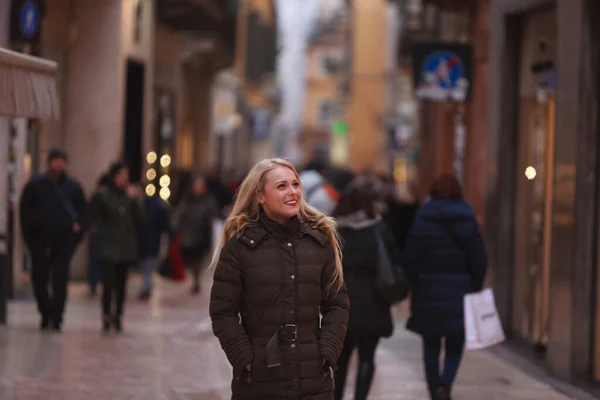 Happy Natural Young Woman Strolling Busy Urban Pedestrian Street Warm — Photo