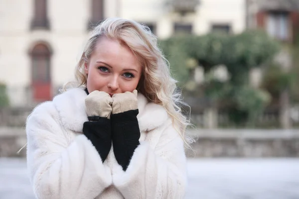 Young Blond Woman Stylish Warm Coat Standing Outdoors Cold Winter — Stock Photo, Image