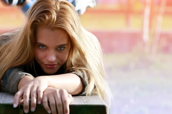 Cute Young Blond Woman Penetrating Blue Eyes Staring Pensively Camera — Foto de Stock