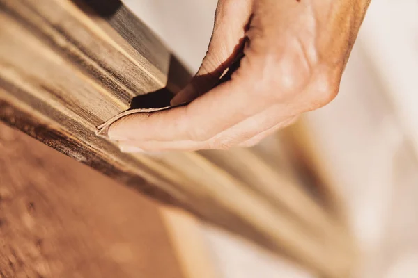 Woman Hands Removing Paint Using Sandpaper Windows Her House Repainting — Stock Photo, Image