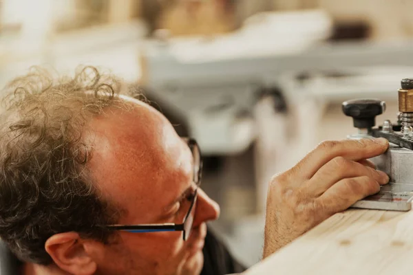 Artisan Adjusting Precision Machinery Workshop Close His Head Hand Works — Stock Photo, Image