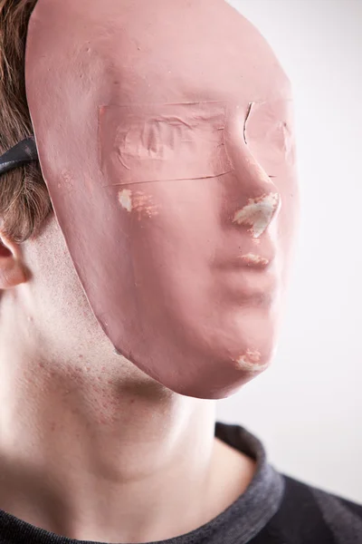 Vem är du bakom din mask? — Stockfoto