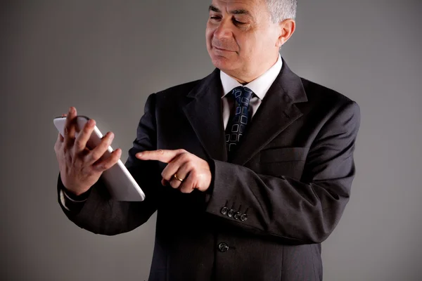 Senoir man using successfully a tablet — Stock Photo, Image