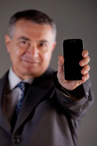 Ik ben een deskundige manager met mijn mobiele telefoon — Stockfoto
