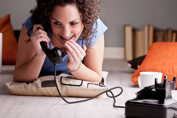 Ghirl chatting on the telephone — Stock Photo, Image