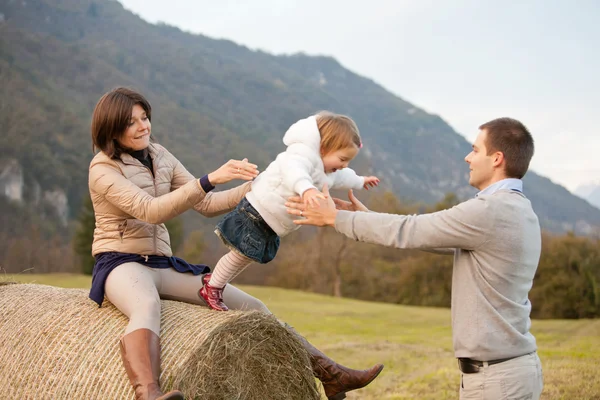 Madre Padre e la loro piccola figlia — Foto Stock