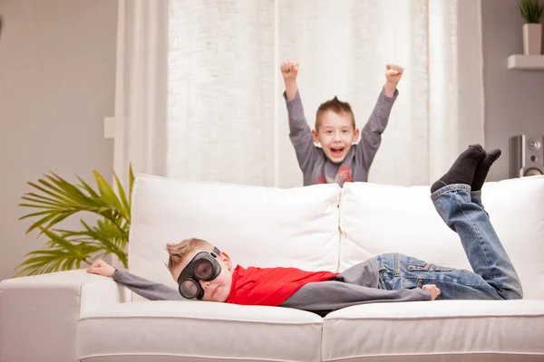 Teamwork betyder framgång även för superhjältar — Stockfoto