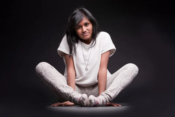 Portrait of a crouched indian girl — Stock Photo, Image