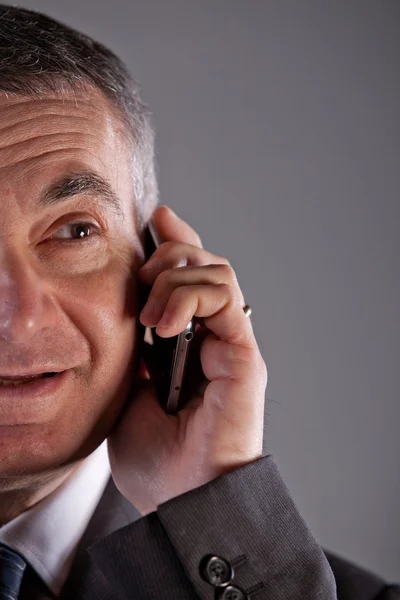 Old man using a mobile phone — Stock Photo, Image