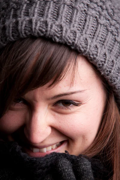 Winter dressed pretty woman smiling — стоковое фото