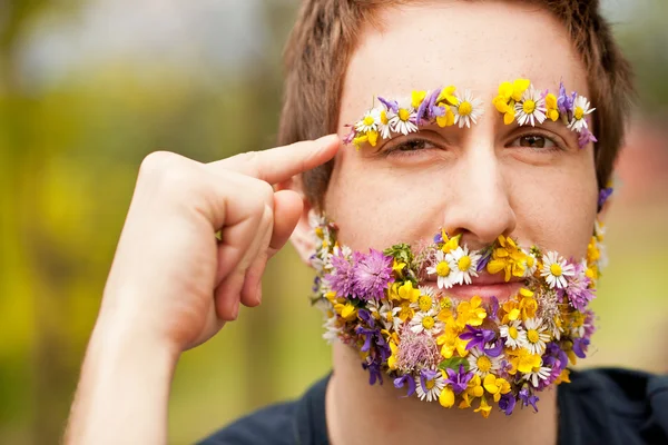 Hipster rosto coberto de flores pensando — Fotografia de Stock