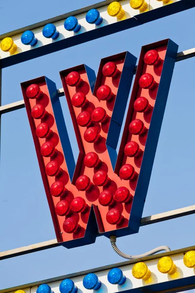 Signo eléctrico clásico que representa letra W — Foto de Stock