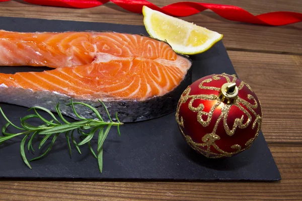 Вкусный и вкусный рождественский лосось — стоковое фото