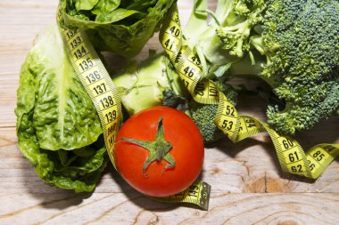mezura ile domates, sebze ve elma