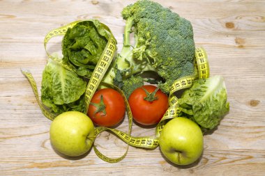 mezura ile domates, sebze ve elma