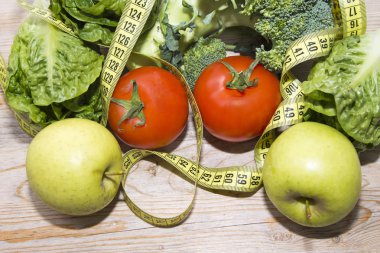 mezura ile domates, sebze ve elma