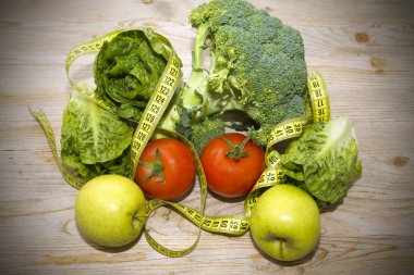 mezura ile domates, sebze ve elma