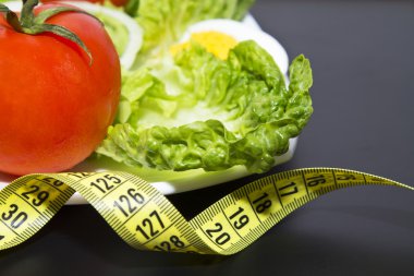 salata tabağı ve bant