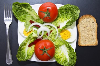 salata tabağı ve ekmek