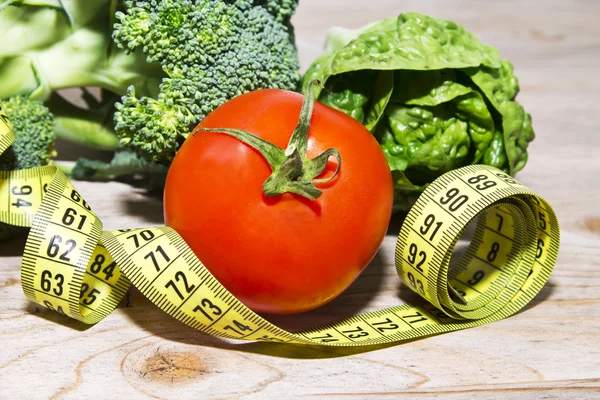 mezura ile domates, sebze ve elma