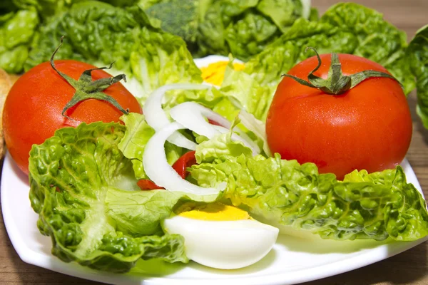 salata tabağı ve ekmek