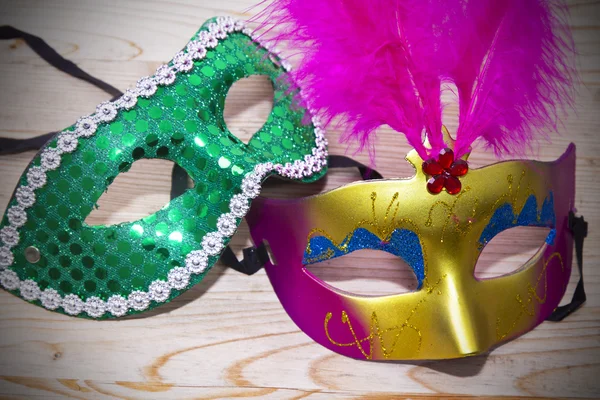 Máscara de carnaval e confete — Fotografia de Stock