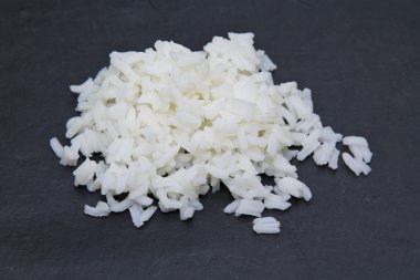 plat üzerinde pirinç