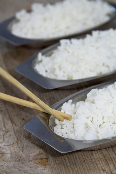 Cuenco de sabroso arroz aislado — Foto de Stock