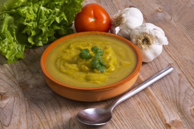 Kil tabak çorba ve sebze çorbası