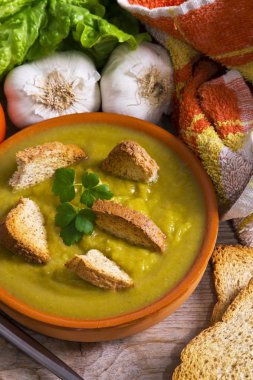 mavi arka plan ile köpek