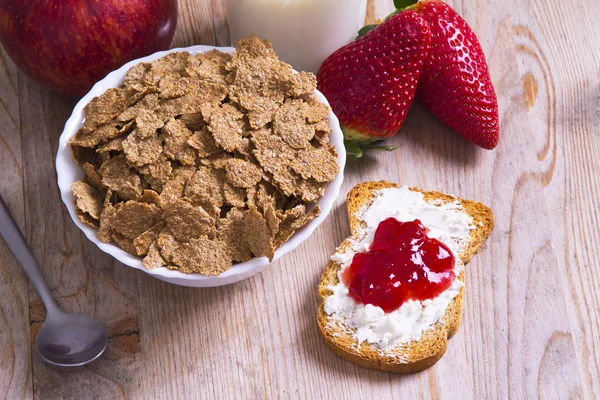 Graan, aardbeien en meetlint — Stockfoto