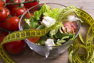 salata ve şerit metre