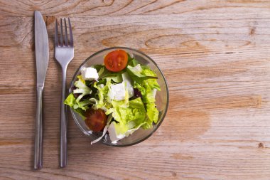  lezzetli salata tabağı domates ile