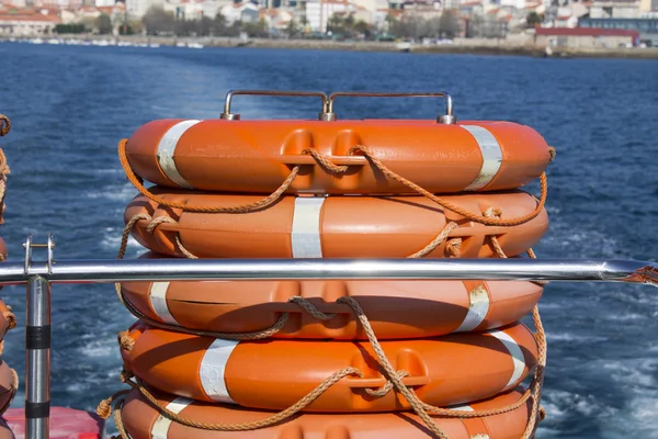 Boyas salvavidas en el barco — Foto de Stock