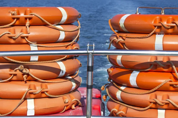 Boyas salvavidas en el barco — Foto de Stock