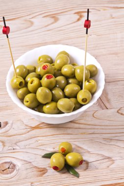 kırmızı biber dolma zeytin