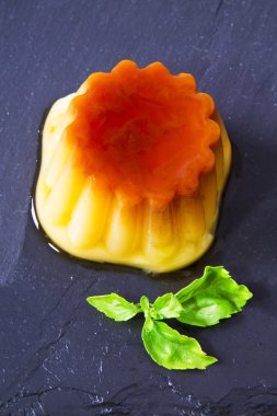 börek karamel ve vanilya ile