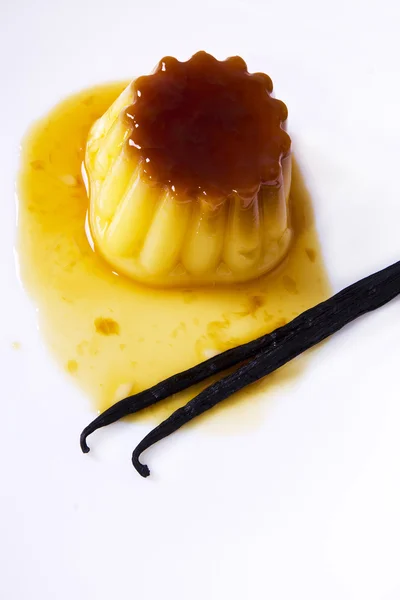 Flan cu caramel și vanilie — Fotografie, imagine de stoc