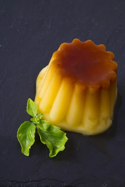 Flan with caramel and vanilla — Stock Photo, Image