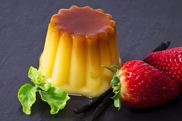 Flan con caramello e vaniglia — Foto Stock