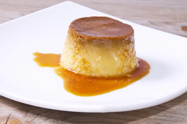 Flan z karmelem — Zdjęcie stockowe