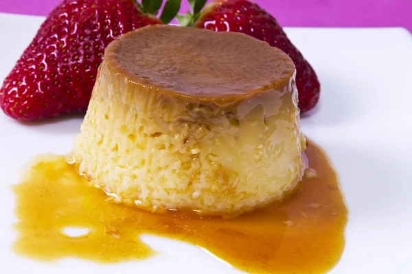 Flan com caramelo e canela — Fotografia de Stock