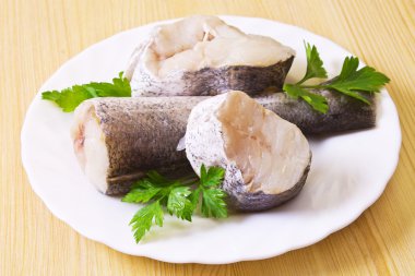 fırtınalı denizin ortasında deniz feneri