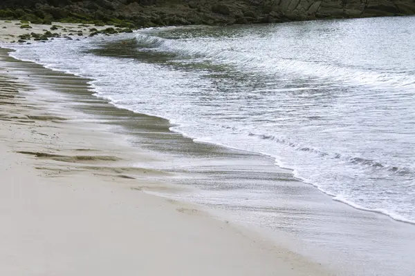 Paisagem marinha, rochas e mar — Fotografia de Stock